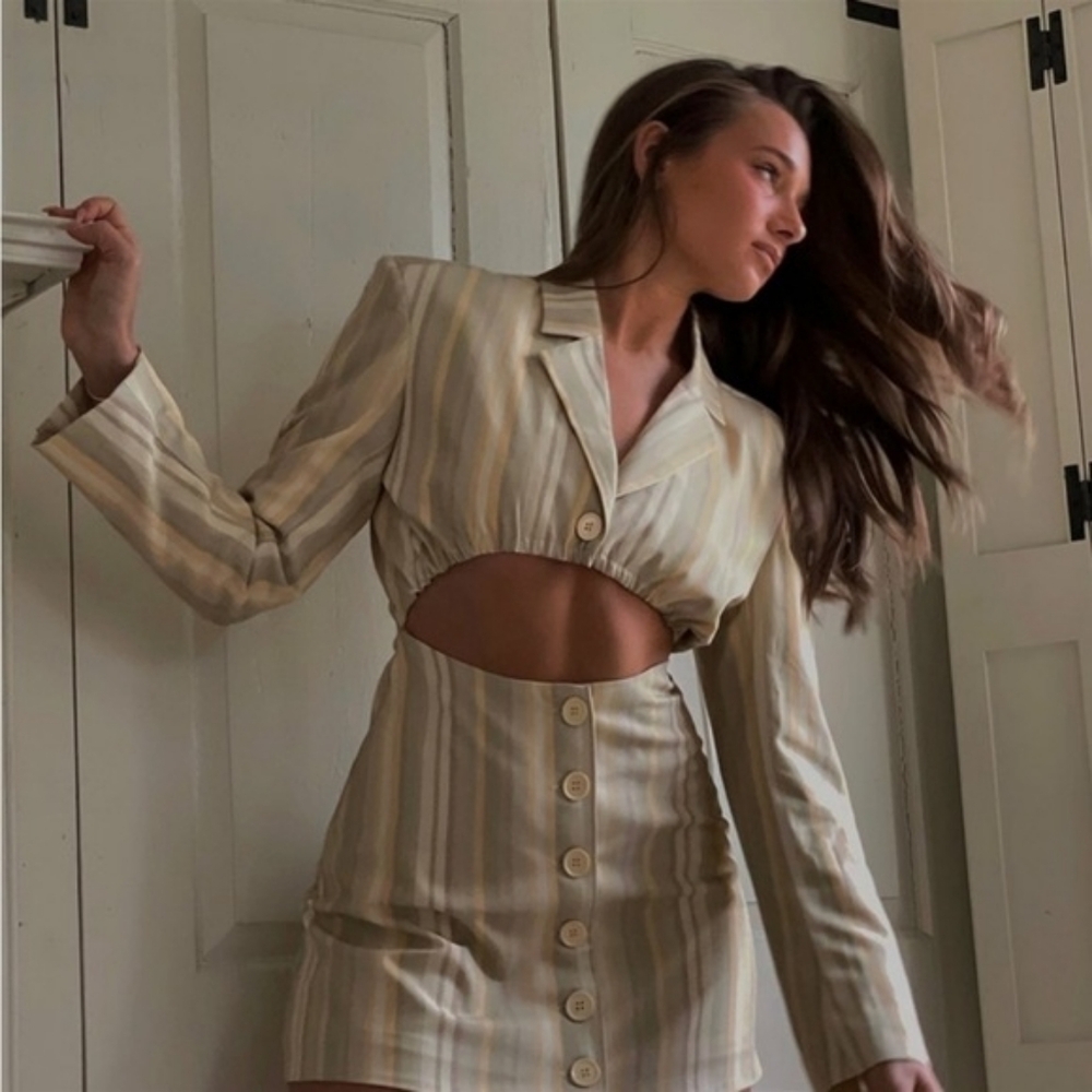 Danielle Bernstein Long Sleeves Dress.